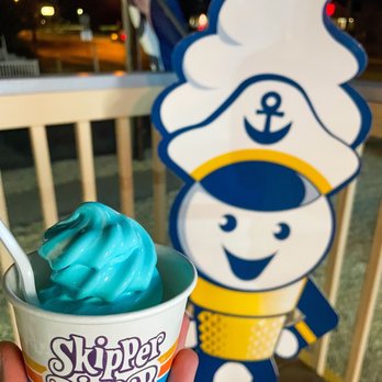 Skipper Dipper - Cotton Candy Soft Serve (size: kiddie, but in a regular size cup) - Ice Cream & Frozen Yogurt Near Me - Long Beach Township, New Jersey
