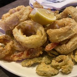 Frosty John's Pub & Restaurant - Our Crispy Calamari
