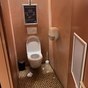 Oscar - 5/8/26 FYI. One of 3 unisex toilets. - Restaurants Near Me - Nice, 06