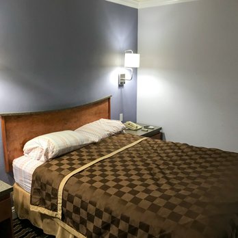Trails Motel - Double bed - Hotels Near Me - Lone Pine, California