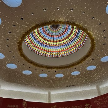 South Coast Plaza - Shopping Centers Near Me - Costa Mesa, California