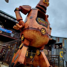 Sprockets Fun Foundry - a giant robot statue - Virtual Reality Centers Near Me - Keystone, South Dakota