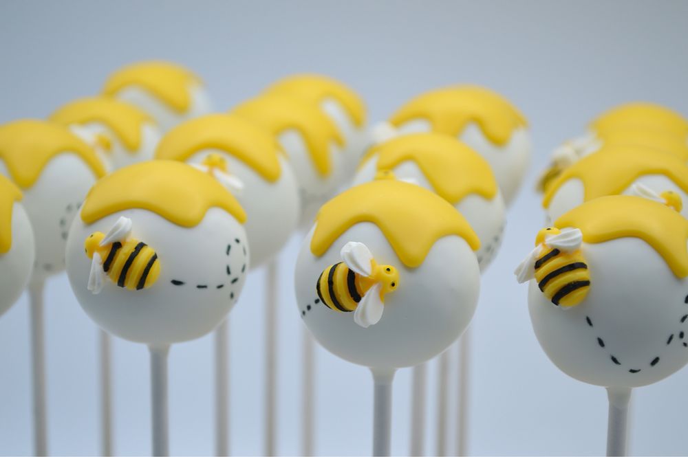 Coastal Cake Pops Logo