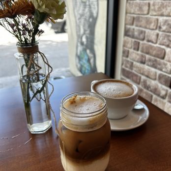 Twinty Cafe - Morning coffee with a friend - Cafes Near Me - Los Angeles, California Twinty Cafe - Morning coffee with a friend - Cafes Near Me - Los Angeles, California