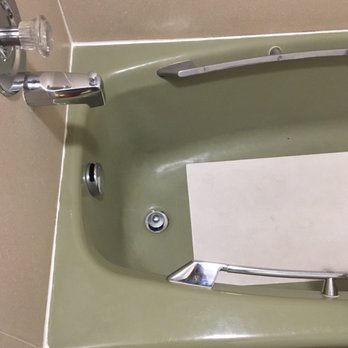 Expedition Lodge - Tub seemed clean but reeked of mold and body odor? Seemed to drain slowly - Hotels Near Me - Moab, Utah