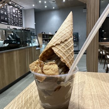 Nana's Green Tea - Hojicha w/warabimochi - Desserts Near Me - Bellevue, Washington