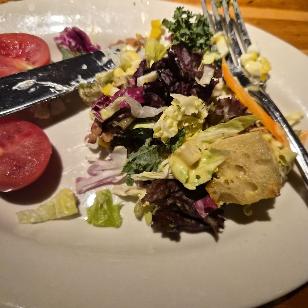 Houston's Restaurant - TRADITIONAL SALAD - New American Near Me - Irvine, California