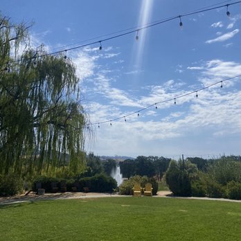 Saracina Vineyards - Wine Tours Near Me - Hopland, California Saracina Vineyards - Wine Tours Near Me - Hopland, California