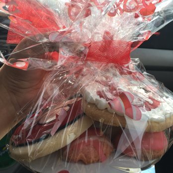 Saratori's Pastry Shop - Isn't it adorable? With the cookies it was only $8.50 total, including the bag. I gave them a $5 tip. - Bakeries Near Me - Albuquerque, New Mexico