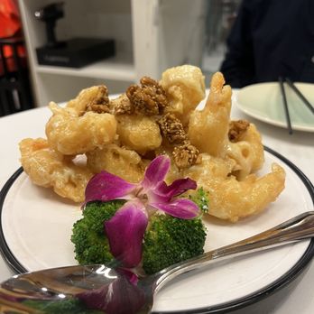 Linglong Soup Dumplings - Linglong Honey Walnut Shrimp - Dim Sum Near Me - Fountain Valley, California