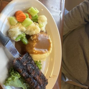 Thunderbird Restaurant - American Near Me - Mt. Carmel Junction, Utah