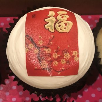 Smallcakes Medallion - Red envelope cupcakes for Lunar New Year - Cupcakes Near Me - Dallas, Texas Smallcakes Medallion - Red envelope cupcakes for Lunar New Year - Cupcakes Near Me - Dallas, Texas