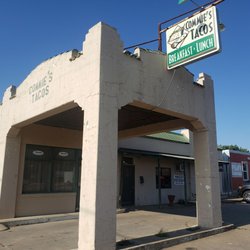 Commie's Tacos - Cute location