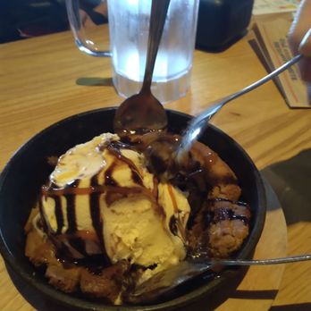Chili's - Skillet cookie with ice cream - American Near Me - Salinas, California