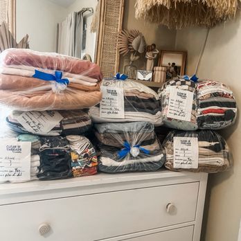 Clean Threads Laundry - 45 pounds of laundry nicely folded up for me!!! - Laundromat Near Me - Simi Valley, California