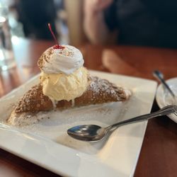 El Mirasol - Guava empanada