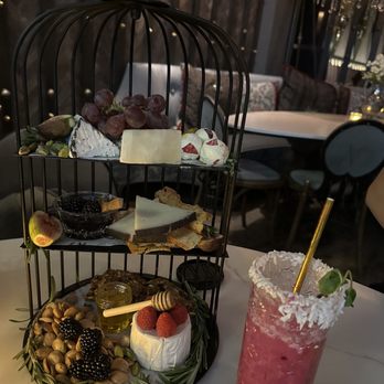 Vanderpump A Paris - Birdcage Aux Formages - French Near Me - Las Vegas, Nevada