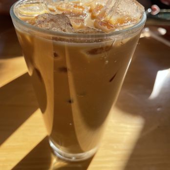The Highland Cafe - Iced chai - Coffee & Tea Near Me - Los Angeles, California
