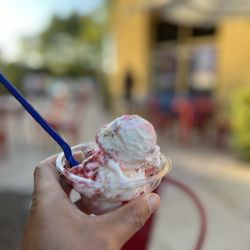 Handel's Homemade Ice Cream Temecula - Strawberry Cheesecake