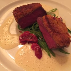 Filet von Angus-Rind mit Tomatenkruste, Zitronenschaum, grüne Bohnen, Kartoffelstampf (29,80 EUR)