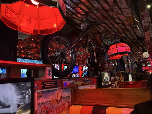 Barney's Beanery by null