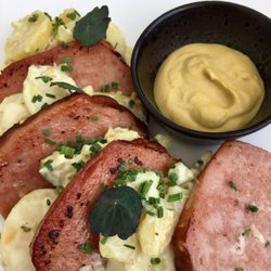 Gasthof zum Schlüssel - Einfach und bodenständig: Ofenfleischkäse mit Kartoffelsalat