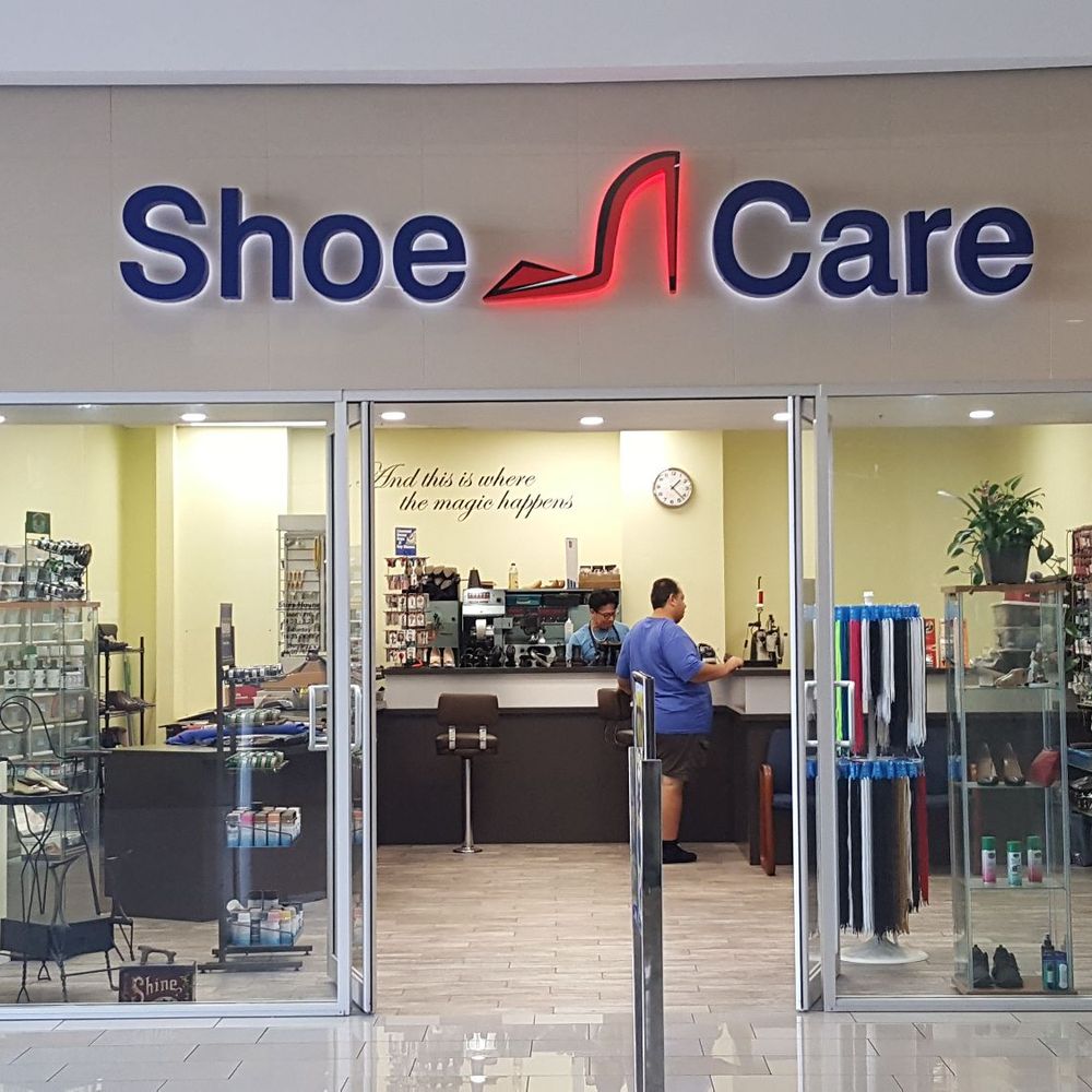 Storefront of their new relocation in the Glendale Galleria (09/20/18). #Glendale #ShopSmallBusiness #ShoeRepair