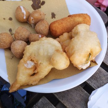 Alle Carrette - Potato croquettes, zucchini flowers and mozzarella balls - Pizza Near Me - Rome, RM