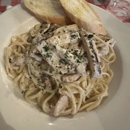 Fettuccine Alfredo with grilled chicken