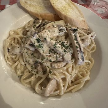 Gino’s Italian Joint - Fettuccine Alfredo with grilled chicken - Sandwiches Near Me - Richmond, Texas