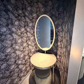 W Hotel Sydney - Make up area - Hotels Near Me - Sydney, NSW