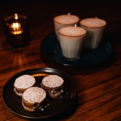 Lolinda - Cookies and milk