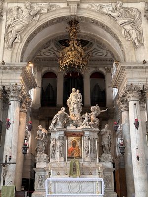 Basilica Santa Maria della Salute by null