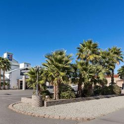 Motel 6 - exterior