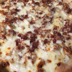 Nearra'S Pizzeria - Close up shot of the Specialty Chicken Ranch pie.