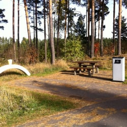Herrbeta rastplats - Each spot has parking, trash bin and table for your coffee break. This is on south going side of E4.