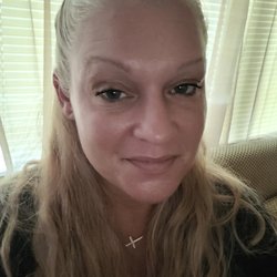 5 Star Massage By Corie - I've been practicing massage therapy for 12 years now. I specialize in deep tissue. Contact me for a deep tissue massage. @ (216)727-5002