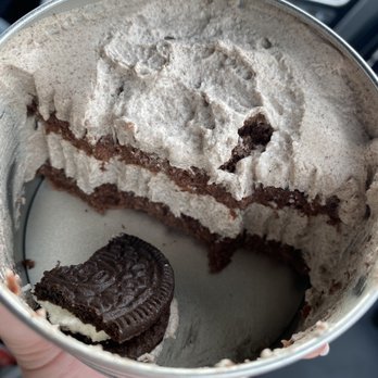 Pillow Talk Cafe Pasadena - Cross section of the salted caramel oreo cake - Coffee & Tea Near Me - Pasadena, California