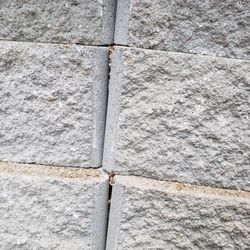Oakhurst Landscaping and TreeSservice - Blocks should be staggered