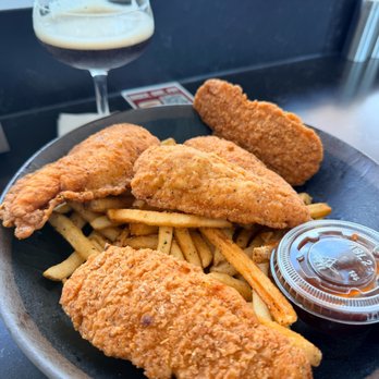 cedar ridge barrel room - chicken tender basket - $22 - Beer Bar Near Me - Cedar Rapids, Iowa