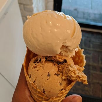 A La Mode Shoppe - Sea salt caramel & wired scoops - Ice Cream & Frozen Yogurt Near Me - New York, New York A La Mode Shoppe - Sea salt caramel & wired scoops - Ice Cream & Frozen Yogurt Near Me - New York, New York