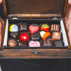 XOCODIVA | Chocolate Fino Artesanal - Talavera Wood 15 Truffle Gift Box