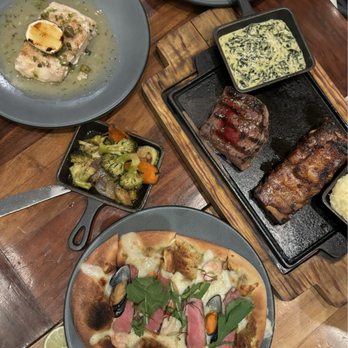 fasano Argentinian cuisine - Lemon sea bass, montevideo flat bread, sirloin, pork ribs - Food Near Me - Cancún, ROO