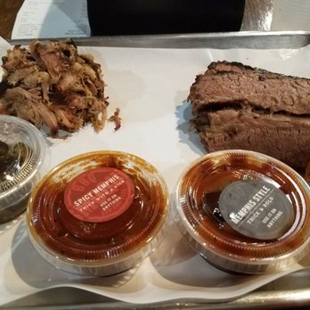 Smoque BBQ - Brisket platter with a taste of pulled pork - Barbeque Near Me - Chicago, Illinois Smoque BBQ - Brisket platter with a taste of pulled pork - Barbeque Near Me - Chicago, Illinois