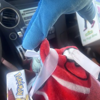 Savers - The pillow connection to the blanket - Thrift Stores Near Me - Waipahu, Hawaii