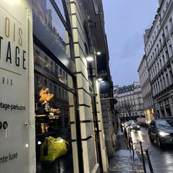Valois Vintage Paris - Outside