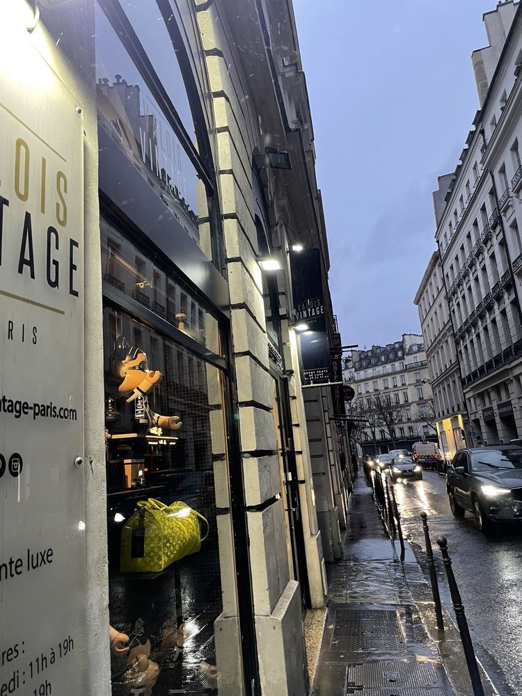 Valois Vintage Paris