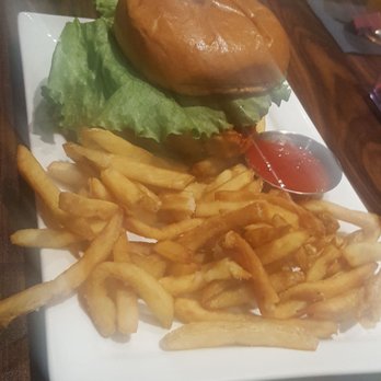 Versailles Brewing - Burger - Brewpubs Near Me - Versailles, Kentucky