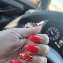 Majestic Nails