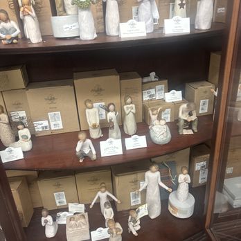 Looking Glass Consignment - willow tree - Used, Vintage & Consignment Near Me - Clarksburg, West Virginia Looking Glass Consignment - willow tree - Used, Vintage & Consignment Near Me - Clarksburg, West Virginia